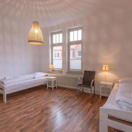 Neustadt 3 *
